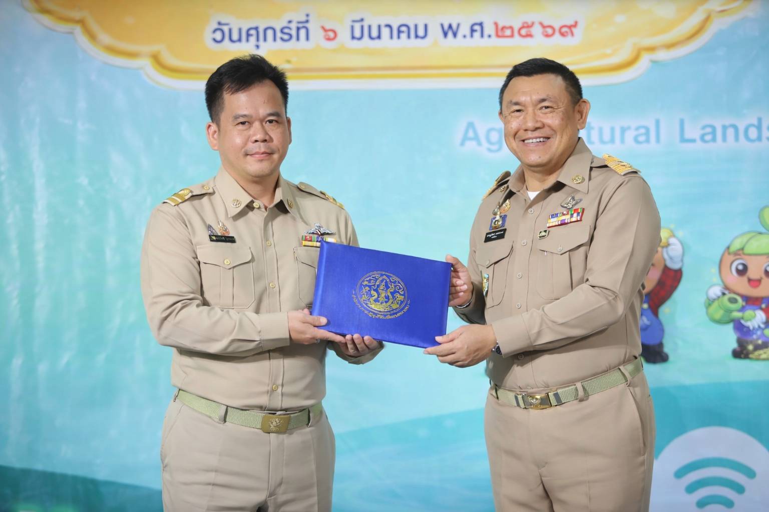 title - เข้าร่วม และขึ้นรับรางวัลชนะเลิศ การประกวดออกแบบตราสัญลักษณ์ (LOGO) วันคล้ายวันสถาปนาสำนักงานการปฏิรูปที่ดินเพื่อเกษตรกรรม (ส.ป.ก.) ครบรอบ&nbsp;51 ปี (6 มีนาคม&nbsp;2569)